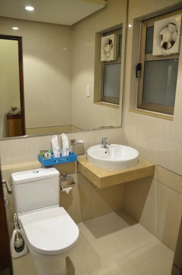 Atrium - Iconic Apartment Sri Jayewardenepura Kotte Luaran gambar