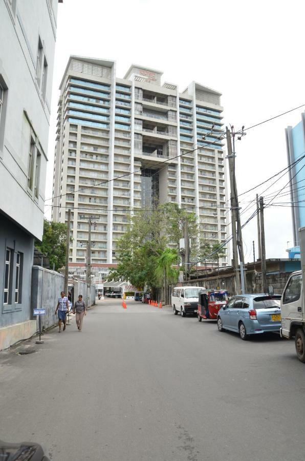 Atrium - Iconic Apartment Sri Jayewardenepura Kotte Luaran gambar